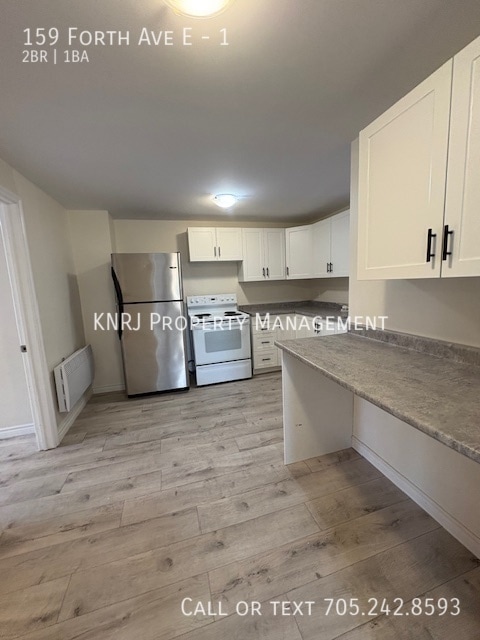 Building Photo - Two Bedroom Main Floor Apartment