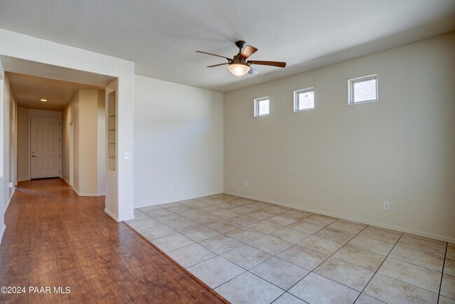 Foto del edificio - 1161 Hobble Strap Ln