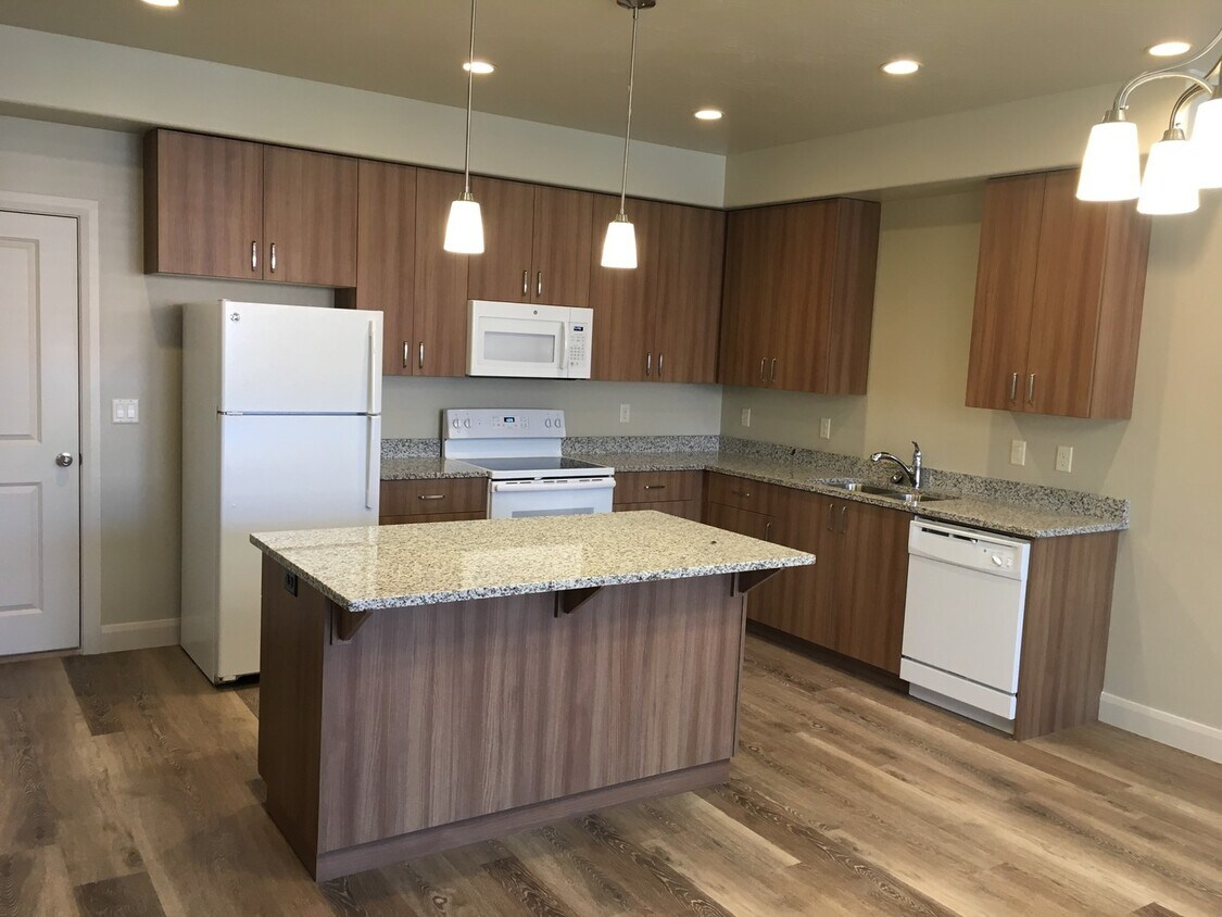 Foto principal - 3 bed 2 bath Townhome for rent, small dog allowed!