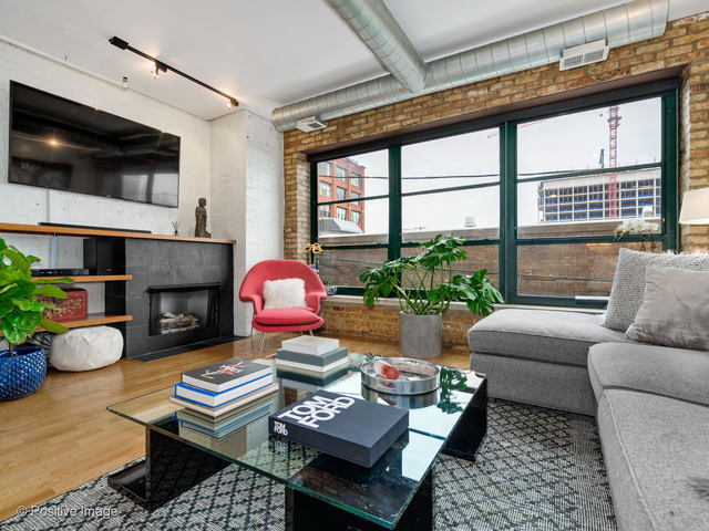 Building Photo - 1118 W Fulton St