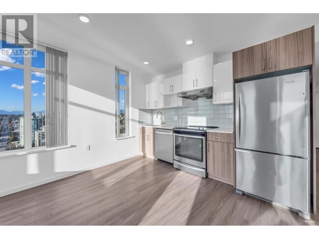 Building Photo - 900-3900 Carnarvon St