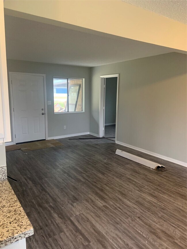 Foto del edificio - 308 Circle Dr