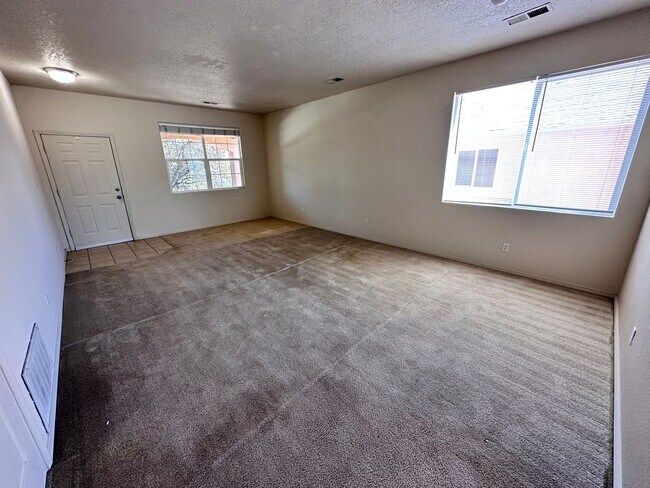 Foto del edificio - Stunning 3 bed, 2.5 bath, 2575 sq ft home ...