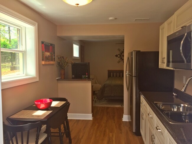 Building Photo - 6016 Wintergreen Dr