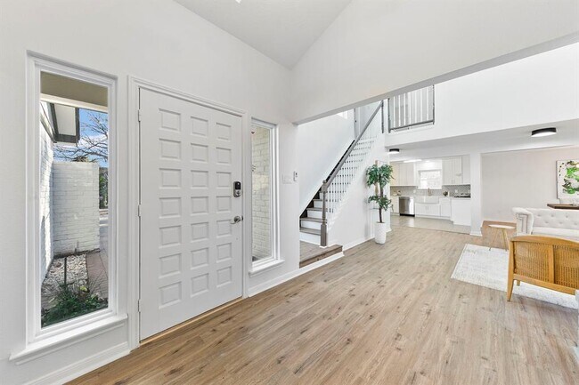 Building Photo - 10342 Chevy Chase Dr
