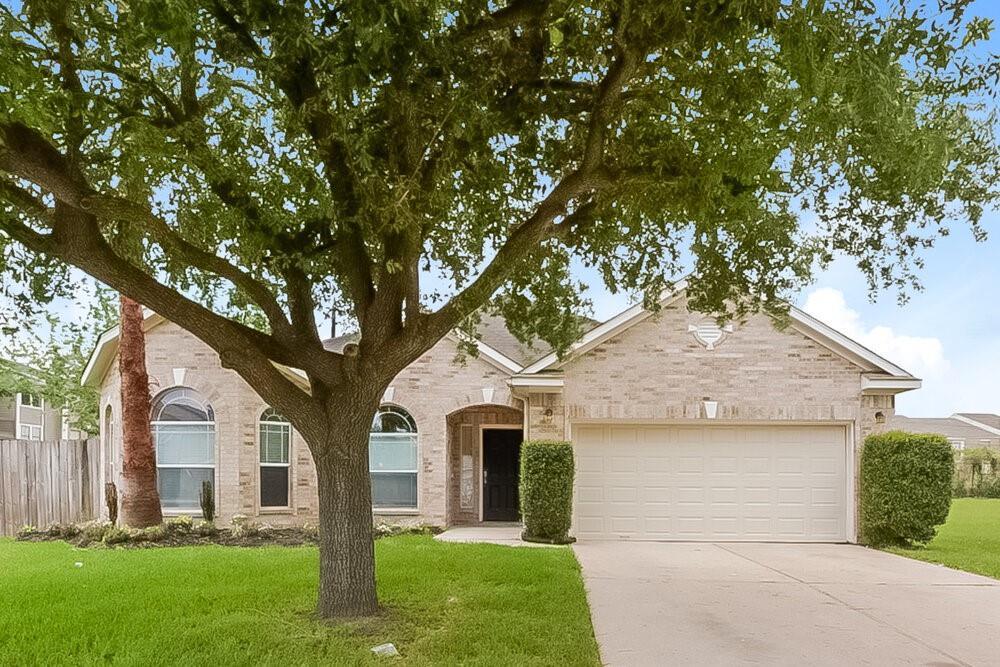 Foto principal - 6115 Oak Bay Dr