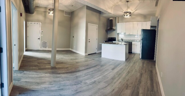 Building Photo - 114 Merrimack St