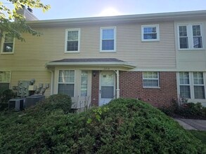 Building Photo - 2213 Camden Ln