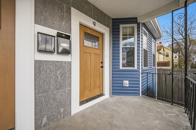 Foto del edificio - 9 Logan Ave