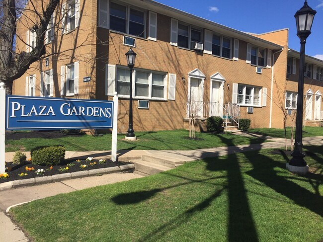 Foto del edificio - 1390 Paterson Plank Rd