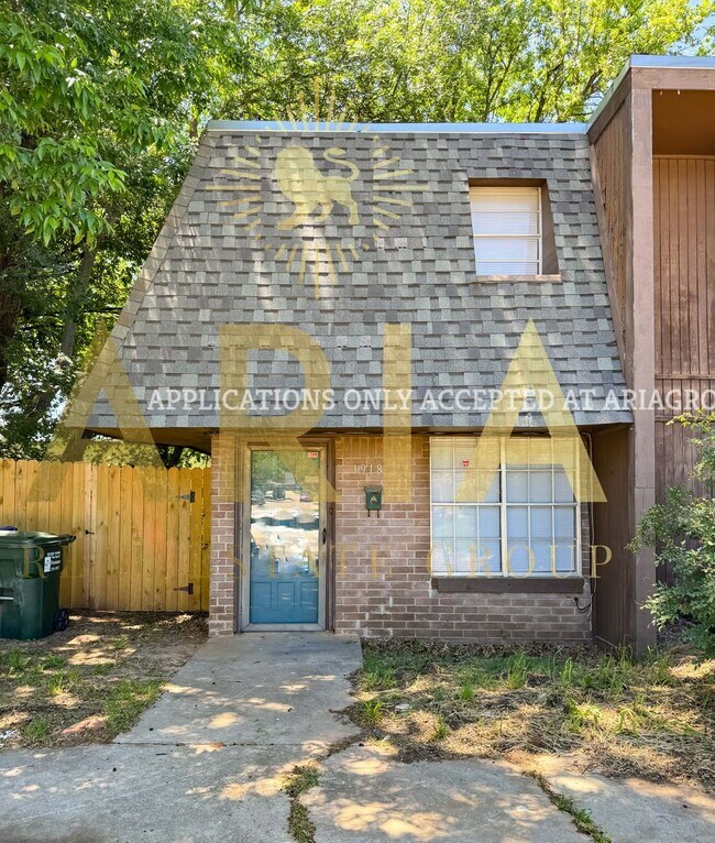Foto del edificio - 2 Bed/1.5 Bath Shaded Townhome Close to Ca...