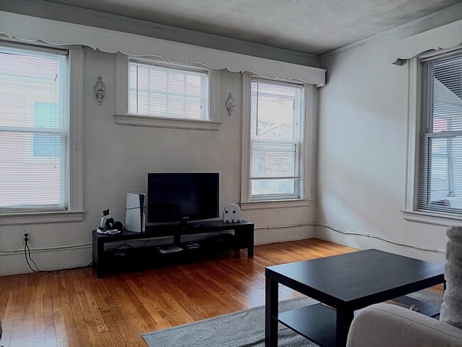 Foto del edificio - 48 Glencoe St