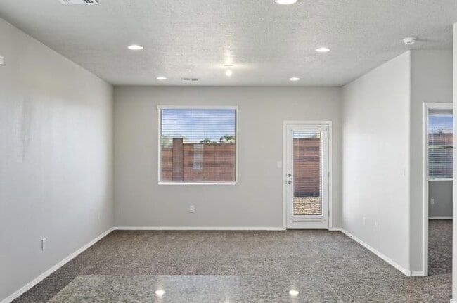 Building Photo - 4328 Vista Manzano