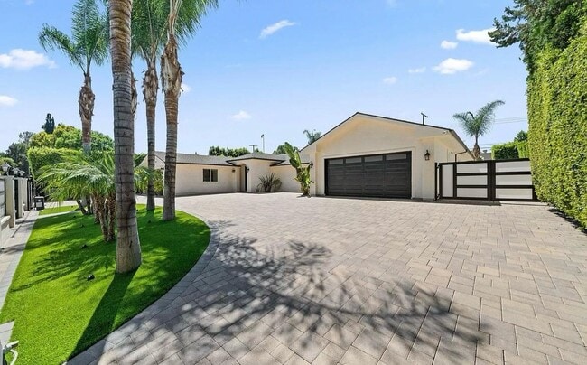 Building Photo - 6243 Berquist Ave