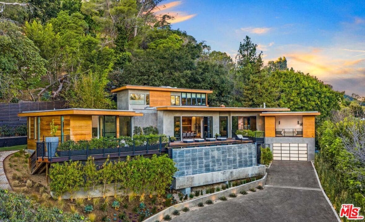 Foto principal - 727 N Beverly Glen Blvd