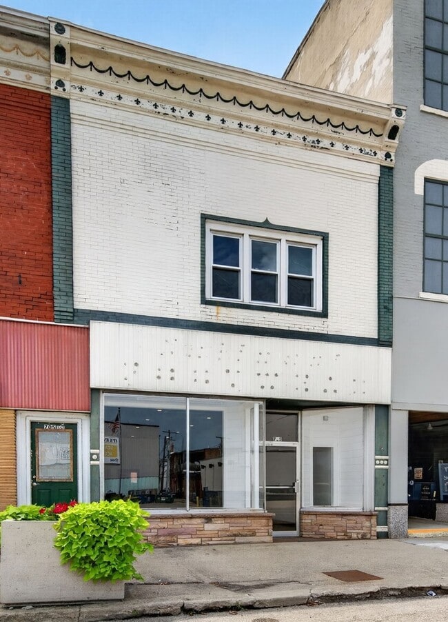 Building Photo - 705 Washington St