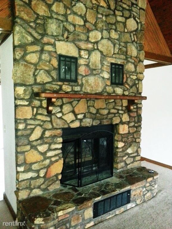 Building Photo - 273 Forest Trce
