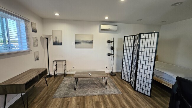 Foto del edificio - 6241 Bellaire Ave