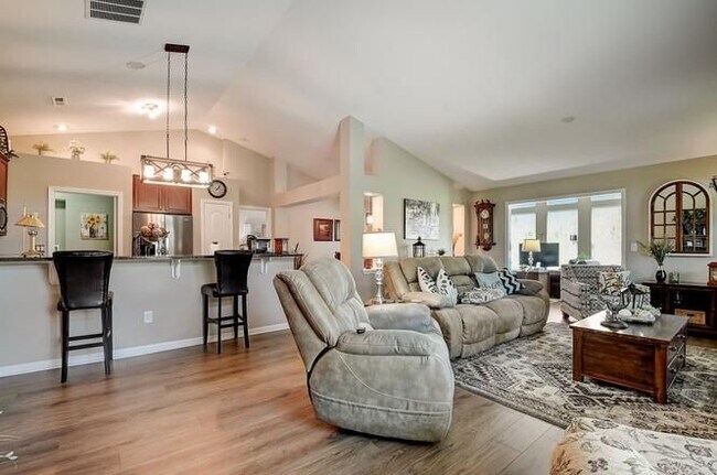 Foto del edificio - 15884 Brixton Dr