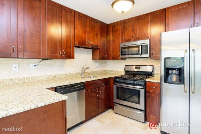 Building Photo - 2 br, 1.5 bath Townhome - 814 Coventry Pl,...
