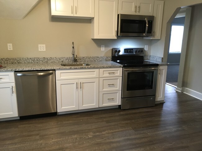 Kitchen pic#2 - 39 Walnut St