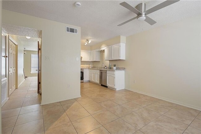 Building Photo - 1526 Richmond Dr