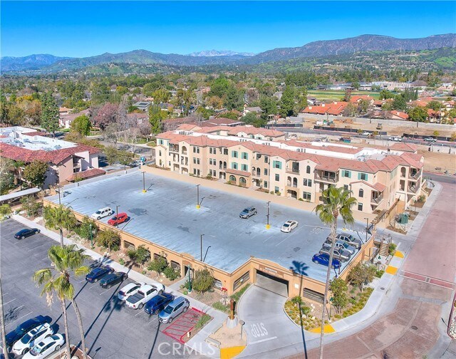Foto del edificio - 501 W Foothill Blvd