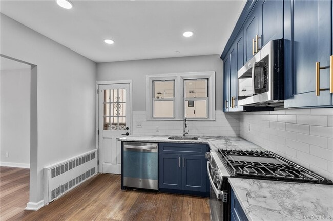 Building Photo - 840 E Broadway