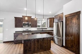 Building Photo - 4046 Snowberry Ave