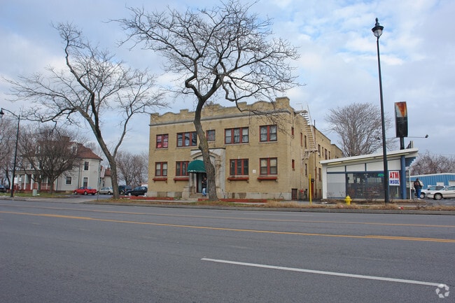 Building Photo - 468 Lake Ave