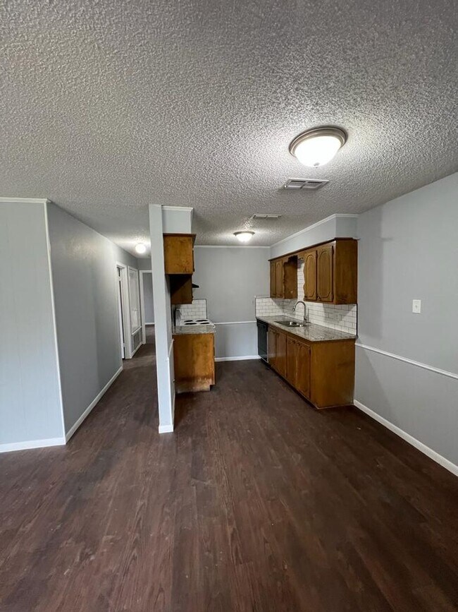 Foto del edificio - 1718-1721 Clearwood