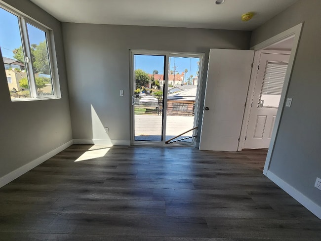 Foto del edificio - 3330 Portola Ave