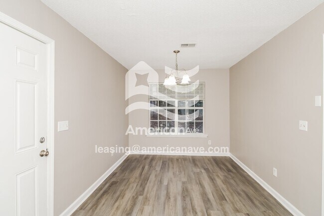 Foto del edificio - 130 Bradstone Rd