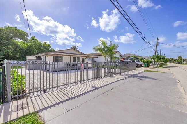 Building Photo - 3520 SW 88th Ct