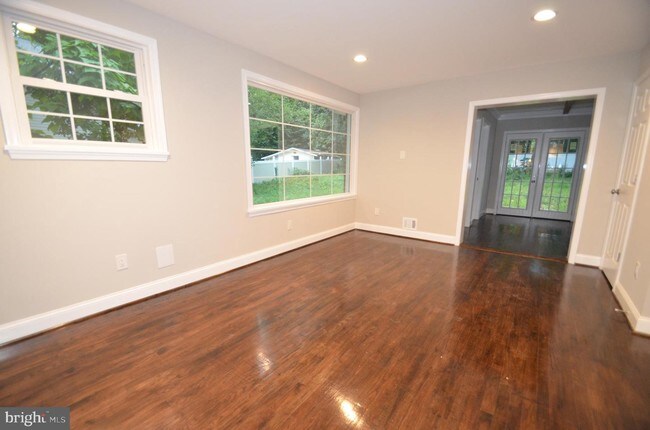 Foto del edificio - 5200 Kings Park Dr