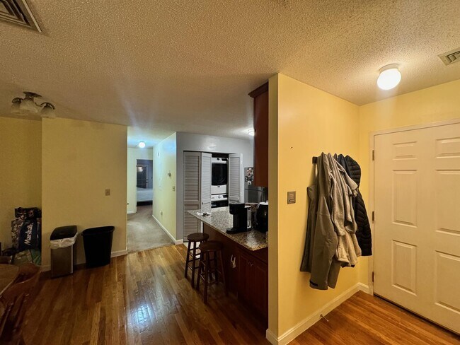 Foto del edificio - 620 Boston Ave