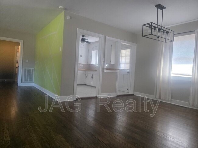 Foto del edificio - 301 N Fulton St