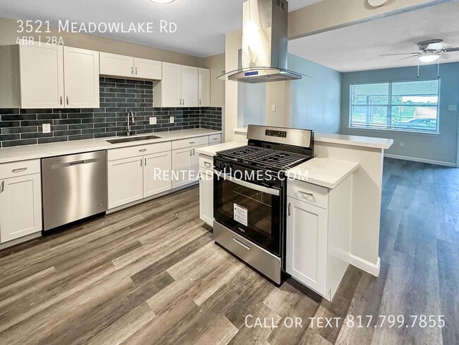 Building Photo - 3521 Meadowlake Rd
