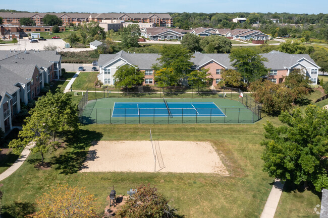 Courts-Tennis and Volleyball - Fountain Square of New Berlin