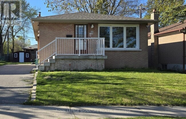 Building Photo - 552 Monteith Ave