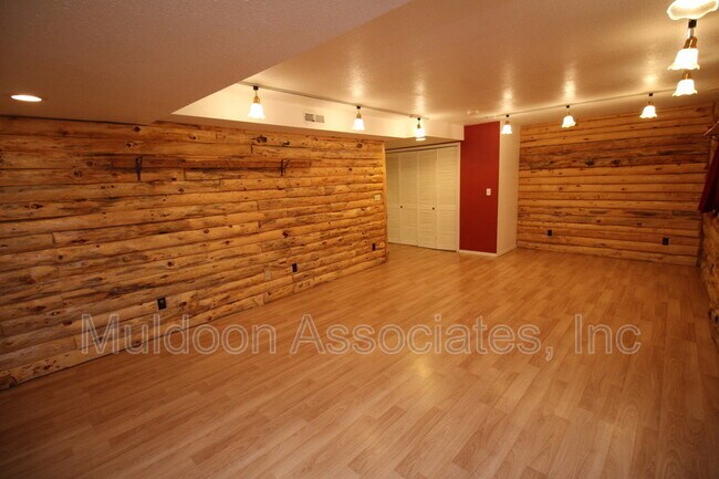 Foto del edificio - 6724 Lost Springs Dr