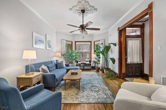 Foto del edificio - 1040 W Barry Ave