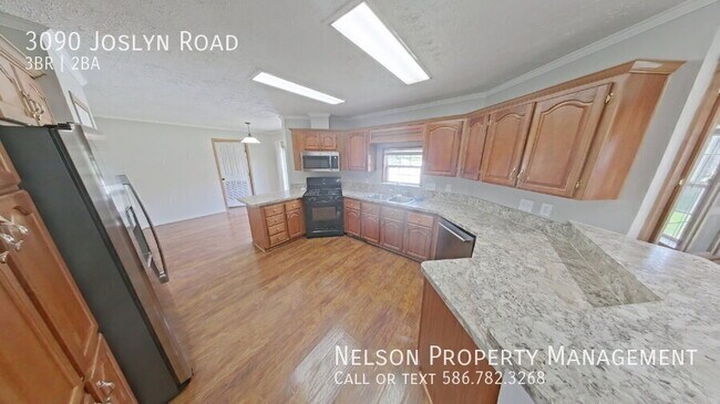 Foto del edificio - 3090 Joslyn Rd