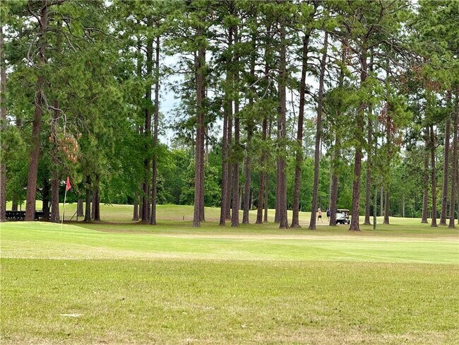 Foto del edificio - 28 Pine Forest Dr W
