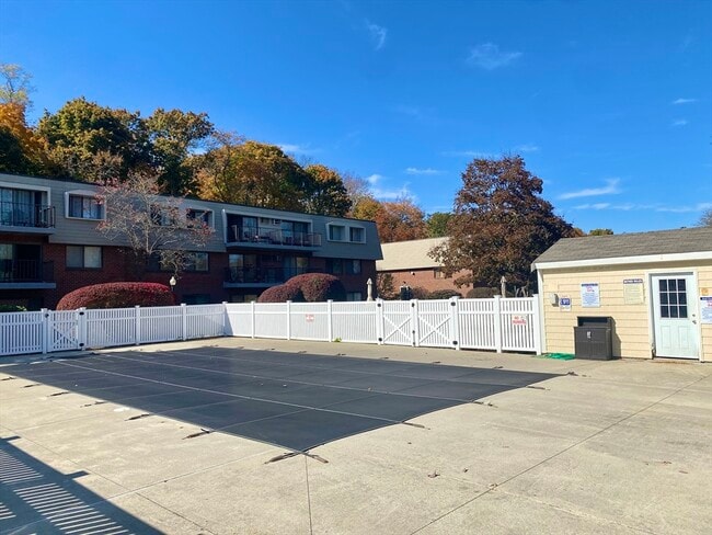 Building Photo - 573 Broad St