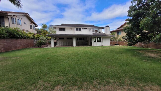 Foto del edificio - Spacious 5 Bedroom 3 Bath Duplex House w/ 2 car Garage and Gated Driveway in Mililani