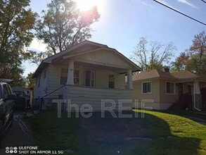 Building Photo - 1023 Barrie Ave