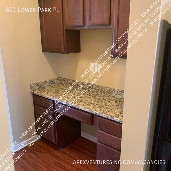 Foto del edificio - 822 Lower Park Pl