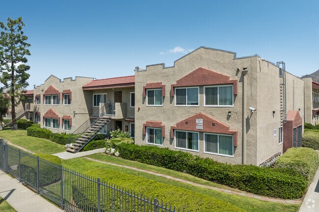 Jardines de Azusa - Azusa Gardens Apartments