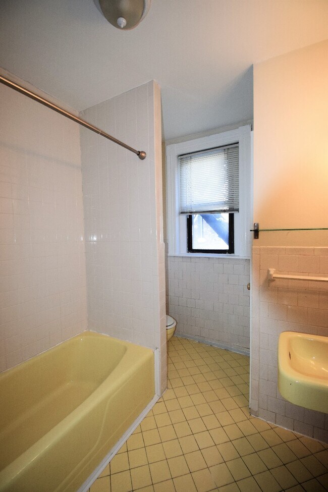 Foto del edificio - 1728 Beacon St